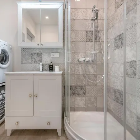 Happy Just Studio, Self Check-in-24x7,parking-in-the-underground-garage Apartment *