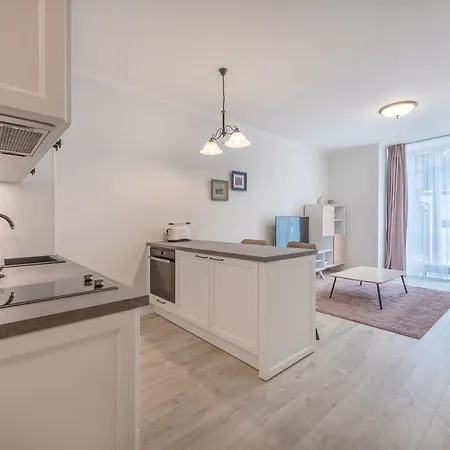 Apartment Happy Just Studio, Self Check-in-24x7,parking-in-the-underground-garage *